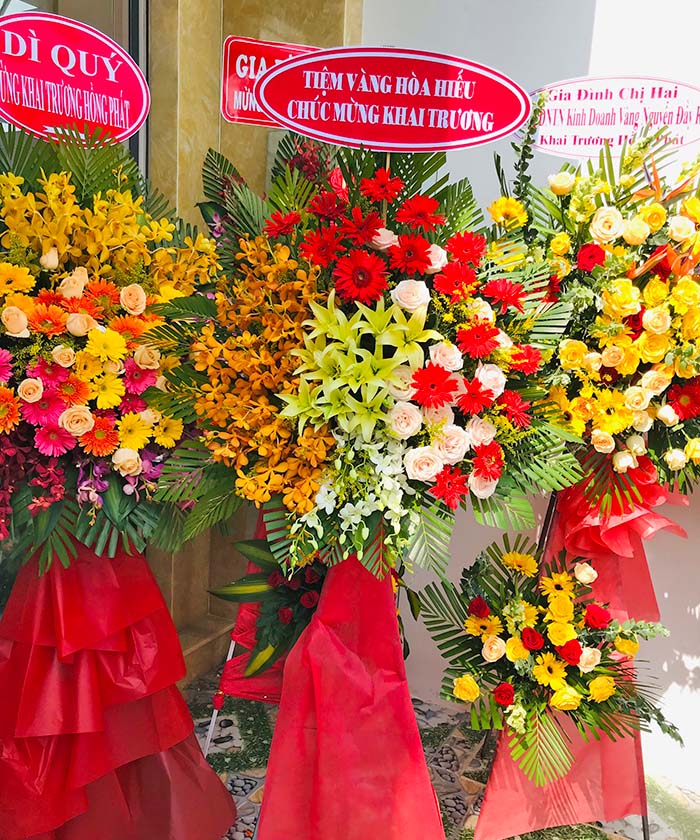 hoa khai trương quận 3