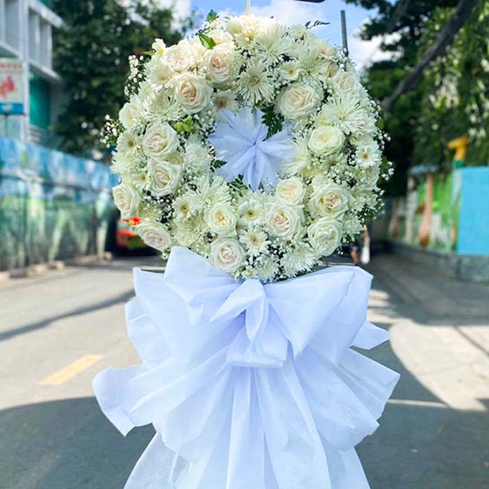 Mẫu vòng hoa tang lễ - hoa tươi quận 8